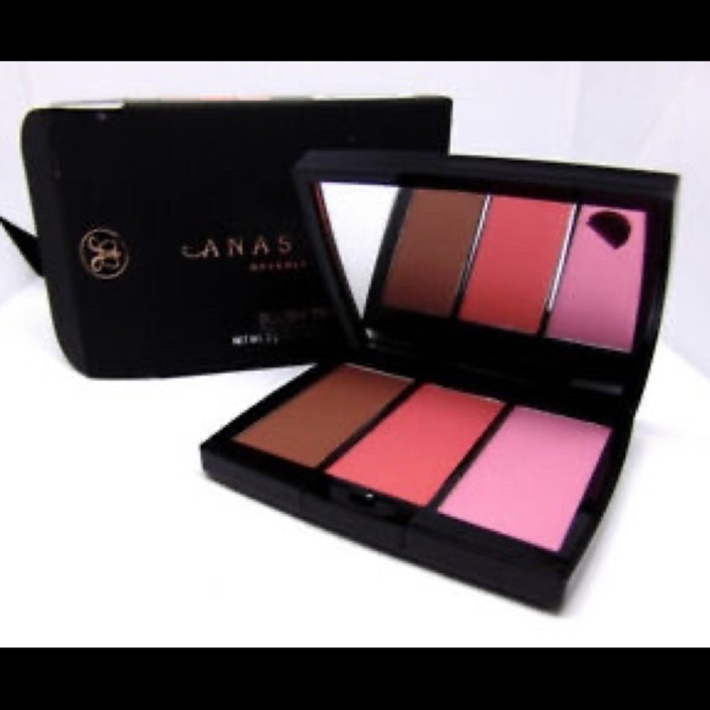 🎉Posh Host Pick🎉🎀ABH Blush Trio 🎀